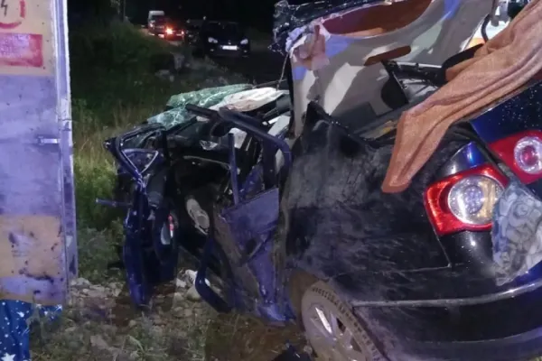 Accident grav, în județul Dolj: 2 morți și 3 răniți, după ce mașina a intrat într-un stâlp
