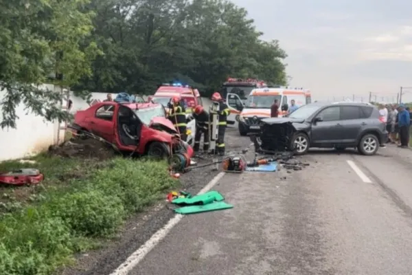 Accident în lanț, pe DN 3A Fetești-Lehliu: două victime și 4 mașini făcute ghem. Traficul este blocat - FOTO