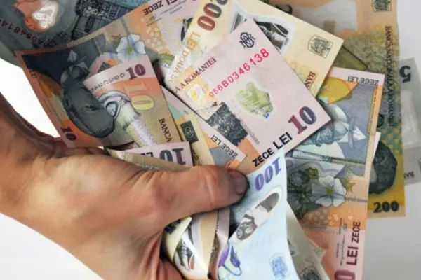 Zeci de contracte de împrumut, făcute în numele unor foști polițiști! FRAUDĂ de jumătate de milion de euro! Anchetă bombă la CAR