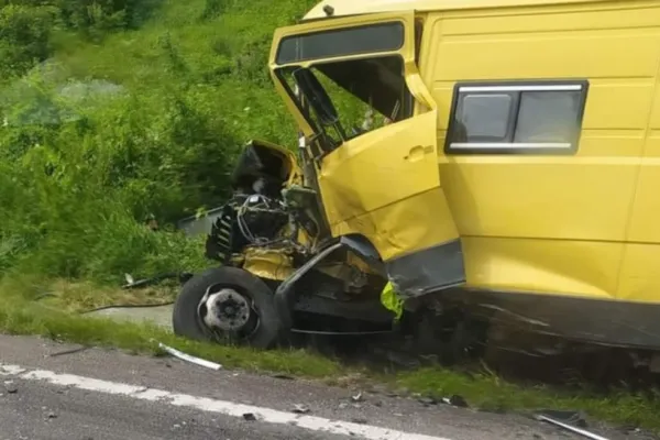 Accident grav la intrarea în Brașov: 3 răniți după o coliziune violentă la Timișul de Jos - Trafic blocat pe DN1