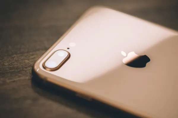 Racordat la tehnologie occidentală: Guvernul rus își crește stocul de iPhone-uri, în ciuda îngrijorărilor privind securitatea dispozitivelor