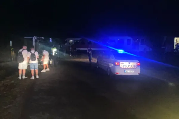 Accident feroviar grav în județul Iași. Un tren a lovit în plin un camion - FOTO