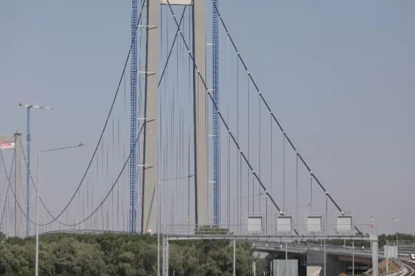 Primul accident produs pe podul de la Brăila, chiar în ziua inaugurării