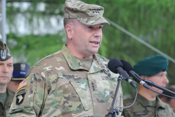 General american de top: Biden trebuie să pregătească NATO pentru un război iminent, în ciuda eșecului Rusiei în Ucraina