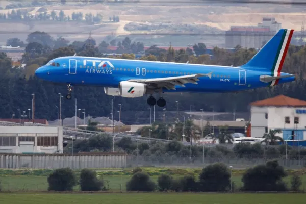 Incendiu masiv pe unul dintre cele mai circulate aeroporturi din Italia! Zborurile sunt suspendate până miercuri