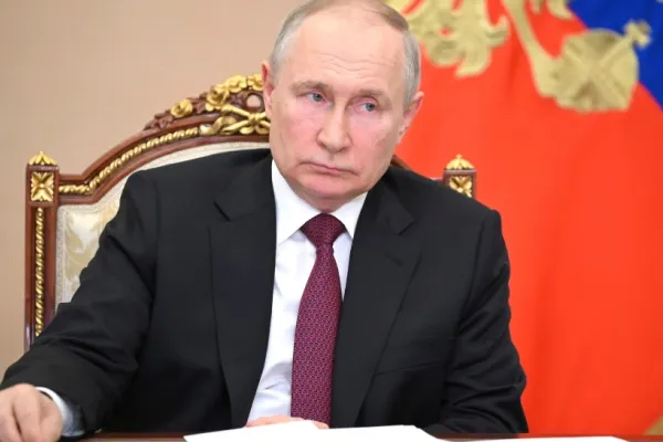 Vladimir Putin nu merge la summit-ul BRICS de frică să nu fie arestat