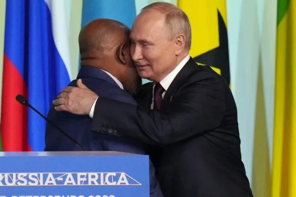 Vladimir Putin promite să promoveze o "ordine mondială multipolară" şi să lupte împotriva "neocolonialismului" împreună cu țările africane