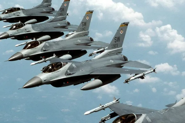 SUA revin cu anunțul pregătirii piloților ucraineni de F-16 în războiul cu Rusia - Antrenamentele din România, amânate în 2024