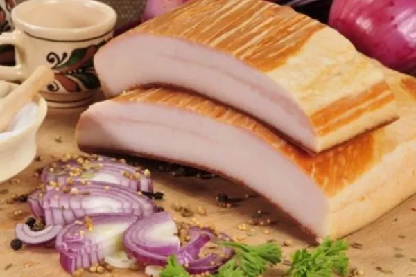 Care este porția zilnică de SLĂNINĂ pe care o poți consuma, fără a-ți periclita sănătate. Ce spune un renumit nutriționist?