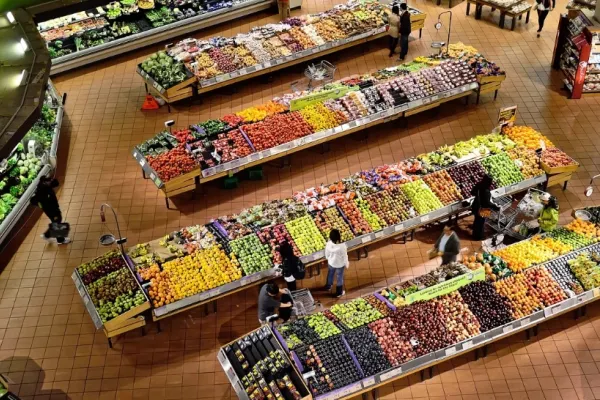 Consiliul Concurenței, controale ample în magazine după ieftinirea unor produse - Cum se aplică plafonarea alimentelor