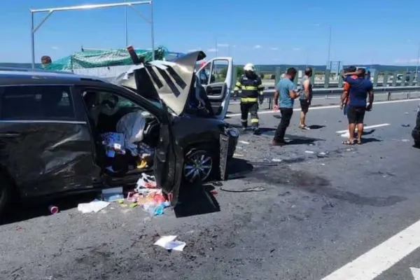 Accident TERIBIL în județul Timiș. Trei persoane rănite, printre care un copil, au fost transportate la spital