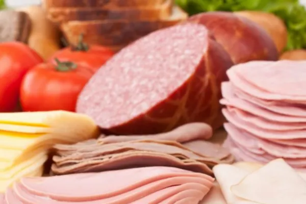 Cele 7 alimente ce pot provoca toxiinfecție alimentară în timpul verii - Care sunt cele mai expuse persoane - Simptome