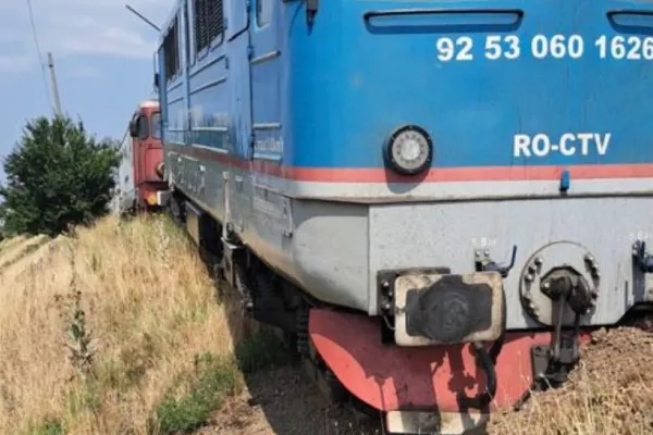 Accident feroviar la Roșiori - Două locomotive s-au ciocnit - Prima reacție a autorităților: "Nu avem noi ce îmbunătățiri să aducem"