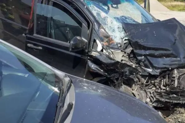 Accident grav, în Cluj: un microbuz, un camion și un autoturism, făcute praf! Printre victime, un copil de 6 ani