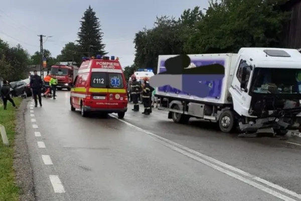 Accident violent în Neamț: 6 răniți după ciocnirea între un TIR și o mașină - Intervenție masivă pompieri și SMURD