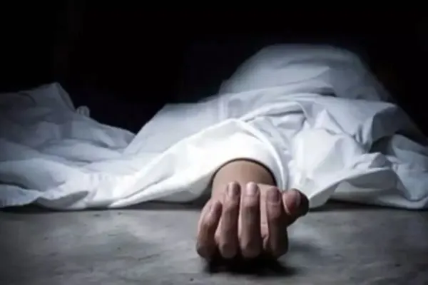 Caz halucinant la Ploiești: Un om cu probleme psihice trăia cu un cadavru în descompunere în casă. Polițiștii au rămas stupefiați