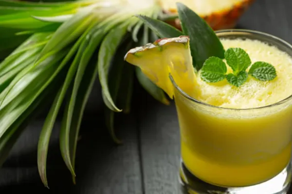 Shoturi reci cu ghimbir și ananas: O rețetă cu multiple beneficii pentru sănătate