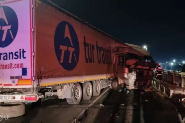 Accident pe Podul Prieteniei de la Giurgiu - Traficul a fost reluat pe o singură bandă după ce fusese blocat ore bune