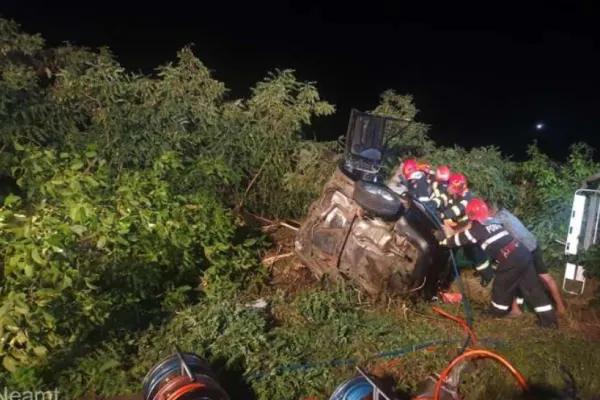 Accident îngrozitor în Neamț: Doi frați de 18 și 20 de ani au murit după ce au intrat cu mașina într-un copac