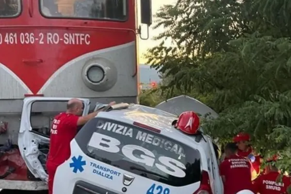 Accident feroviar în Gorj: un bărbat a murit după ce mașina i-a fost spulberată de tren