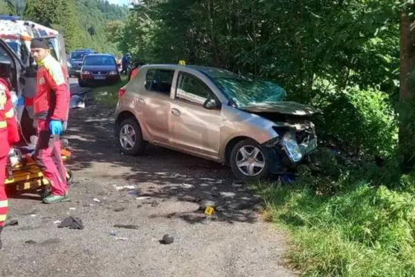 Accident grav pe Valea Prahovei, pe DN 1 - O persoană a murit și alte trei au fost grav rănite după ce o mașină a intrat pe contrasens