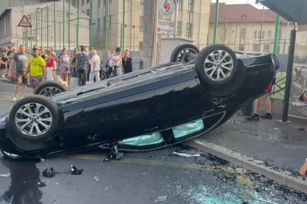 Accident grav în București, în zona Tineretului. Trafic restricționat, imagini teribile - FOTO