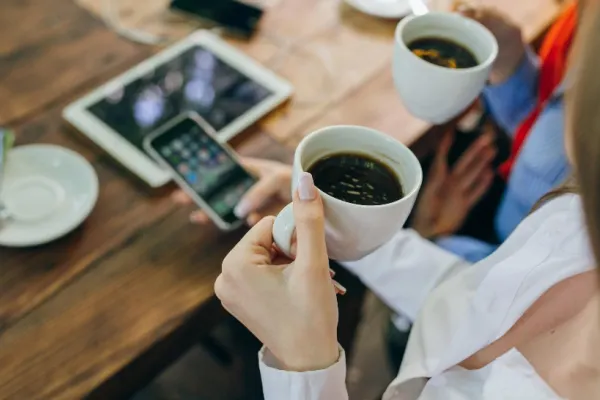 Cu ce înlocuim cafeaua? Ce o face cu adevărat periculoasă pentru sănătate