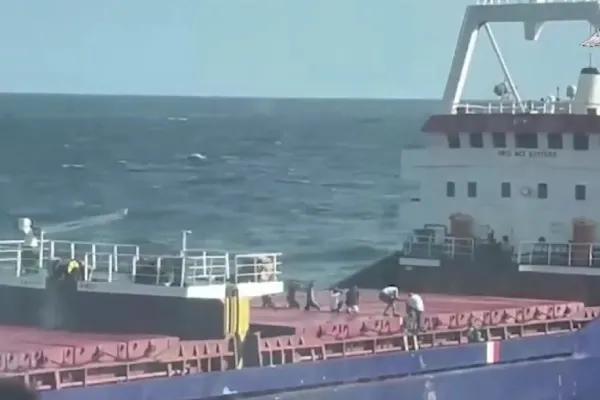 Incident grav pe Marea Neagră, între nave ale Moscovei și un cargou turcesc. Turcia a ”avertizat” Rusia