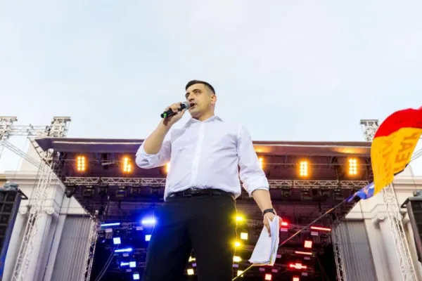 George Simion se dezice de proteste și de "stegarul dac". Nu suntem noi organizatori, protestatarul nu e membru AUR