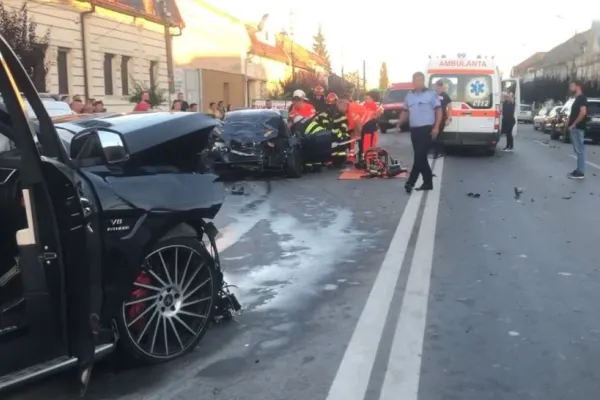 Accident grav în Lugoj. Patru oameni, între care o fetiță de 5 ani, au ajuns la spital | VIDEO