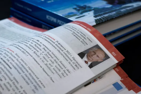 Kremlinul rescrie istoria Rusiei. Noile manuale laudă „renașterea” țării sub Vladimir Putin și aplaudă „Operaţiunea Militară Specială"