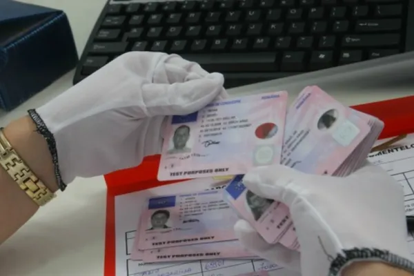 Favoruri sexuale pentru permisul auto: ani grei de închisoare pentru doi polițiști și un instructor