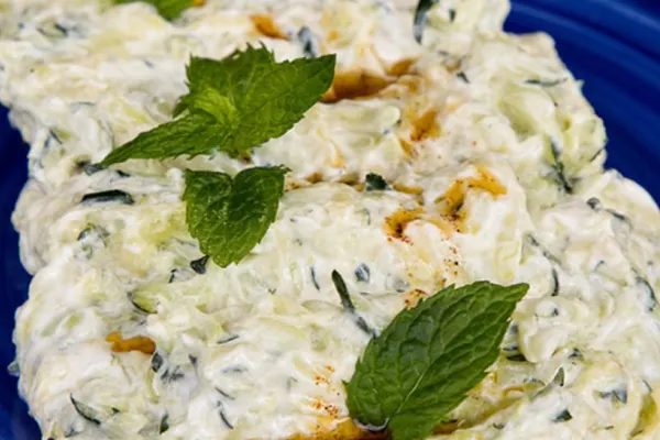 Salata de dovlecei cu iaurt și usturoi - Secretul unei rețete delicioase, perfectă pentru zilele de vară
