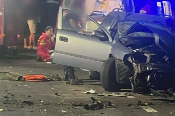 Accident TERIBIL în județul Dolj. Mașină spulberată de un TIR. Un tânăr de 24 de ani a murit, iar 4 minori sunt grav răniți