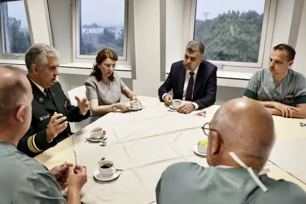 Marcel Ciolacu i-a vizitat, la Bruxelles, pe românii răniţi în explozia de la Crevedia: „Starea de sănătate a unuia dintre pompierii noștri evoluează bine”