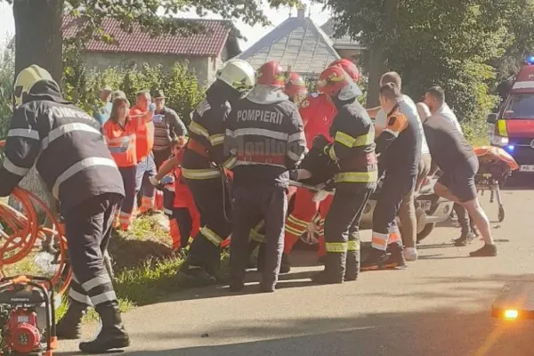 Accident grav la Frătăuții Vechi: Mașini făcute zob și 5 victime, două încarcerate - Intervenția pompierilor suceveni | FOTO&VIDEO