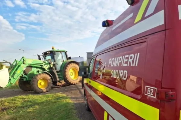 Accident violent cu victime multiple în Ialomița: 16 răniți, inclusiv doi adolescenți, după ciocnirea dintre un tractor și o dubă la Amara