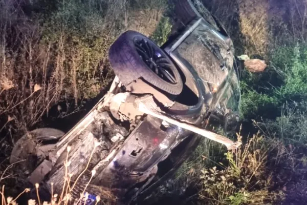 Accident cumplit la Ruja, Sibiu, cu 3 mașini implicate - Una dintre ele s-a răsturnat: 6 victime, inclusiv 3 copii, cu traumatisme