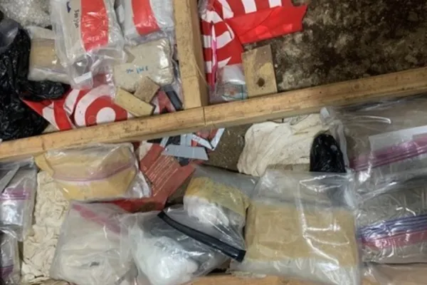 Un copil de grădiniță a murit după o supradoză de Fentanil - Polițiștii, șocați de descoperirea din podeaua unei grădinițe