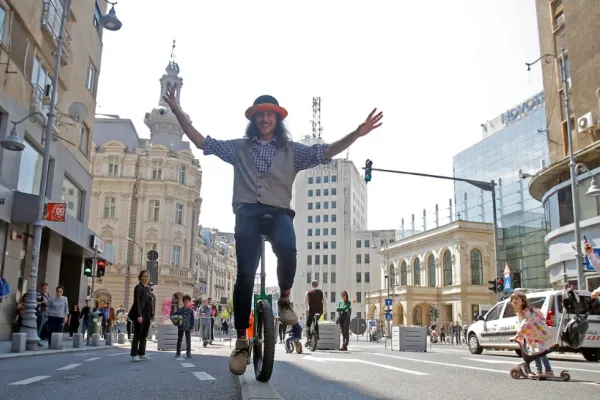 „Străzi deschise, Bucureşti - Promenada urbană” va începe sâmbătă, 6 aprilie. Pe Calea Victoriei se va circula pietonal