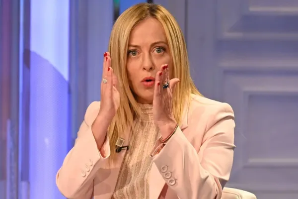 Giorgia Meloni propune izolarea migranților în zone părăsite și monitorizarea lor. Controversa aprinsă în Italia