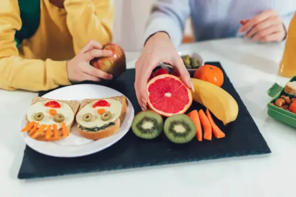 Rețeta unui prânz sănătos la școală. Trei alimente de evitat - Idei pentru pachețelul de prânz