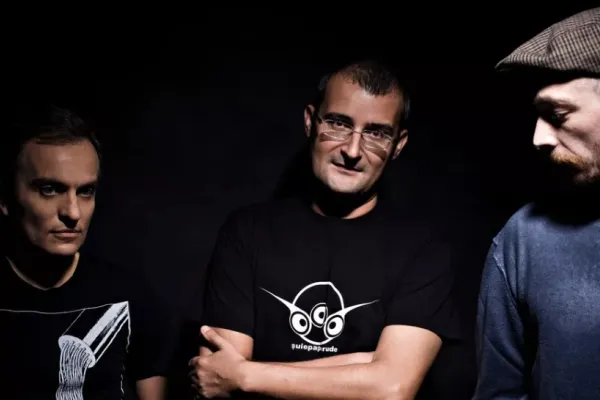 Cei 3 membri ai trupei Șuie Paparude, răniți într-un accident în Timișoara - Anunț despre concertul de joi seară - VIDEO