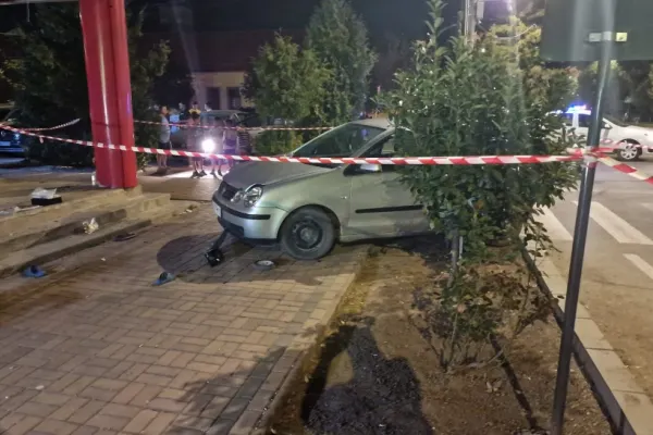 5 oameni au ajuns la spital, după ce au fost loviți pe TROTUAR de o șoferiță. Accident deosebit de grav în județul Timiș