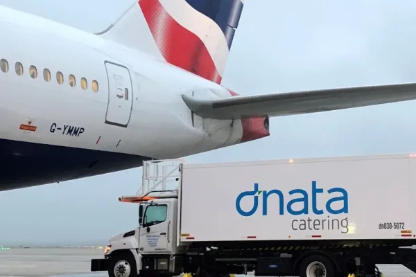 Grindeanu merge pe mâna mafiei arabe. Firma Dnata Catering continuă să măsluiască licitații în cârdăşie cu conducerea Aeroportului Otopeni: 12 milioane de euro, irosite pe apă plată și iaurturi