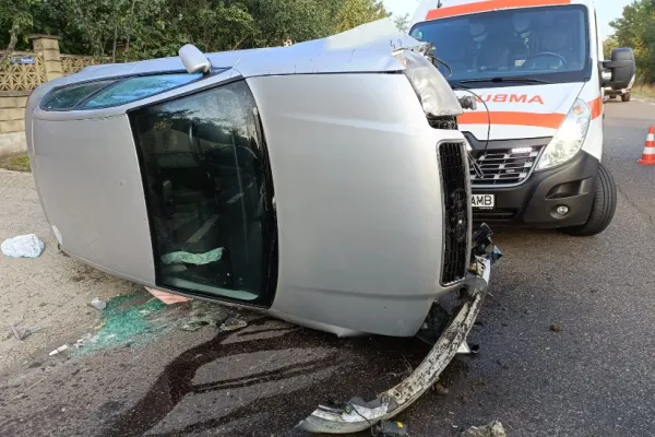 Accident grav în Suceava, pe E85: O mașină s-a răsturnat la Bunești - 4 pasageri, printre care 2 copii, duși urgent la spital