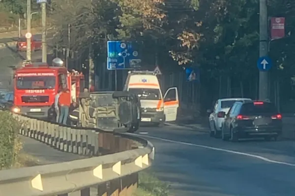 Accident grav în Galați: 2 femei lovite în plin pe trecerea de pietoni - Mașina s-a răsturnat pe șosea