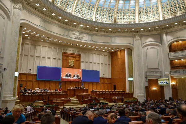 CCR a decis: Parlamentarii își recuperează pensiile speciale - Precizările Curții