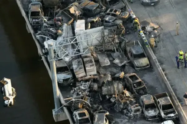 Accident pe autostradă: șapte morți, 25 de răniți, 158 de mașini implicate