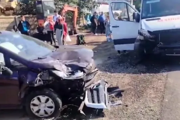 Accident grav în Deveselu: A fost implicat un microbuz cu 18 copii, 6 spitalizați - Plan Roșu de Intervenție, activat - VIDEO